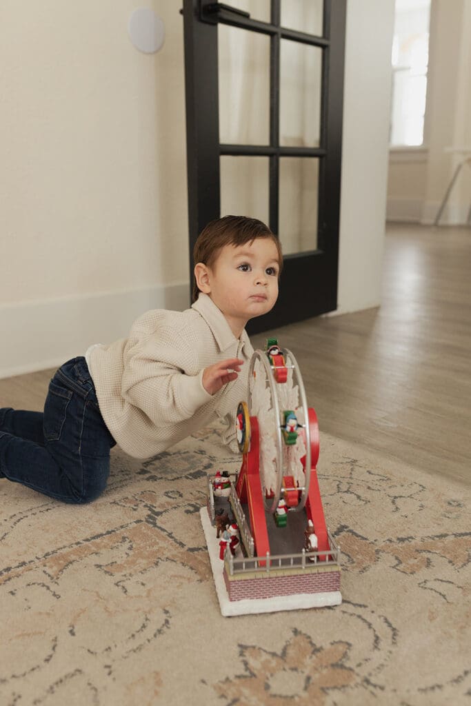 toddler playing during bulverde maternity session